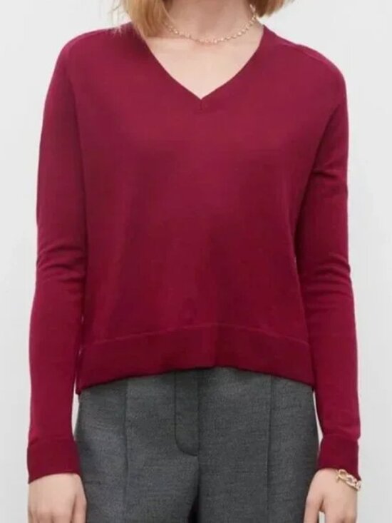 Club Monaco Sweaters - Club Monaco Zaydie V-neck Wool Sweater in Wine Size L